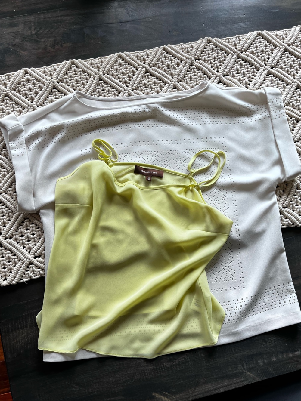 MELANIE LYNE White & Chartreuse Top Size M
